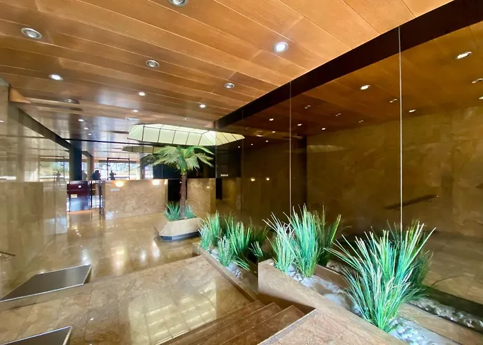 Kennedy Passy Tour Eiffel Paris